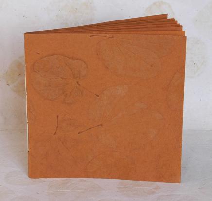 Indipaper - square album  medium with leaf imprint terra (square album  medium with leaf imprint terra)